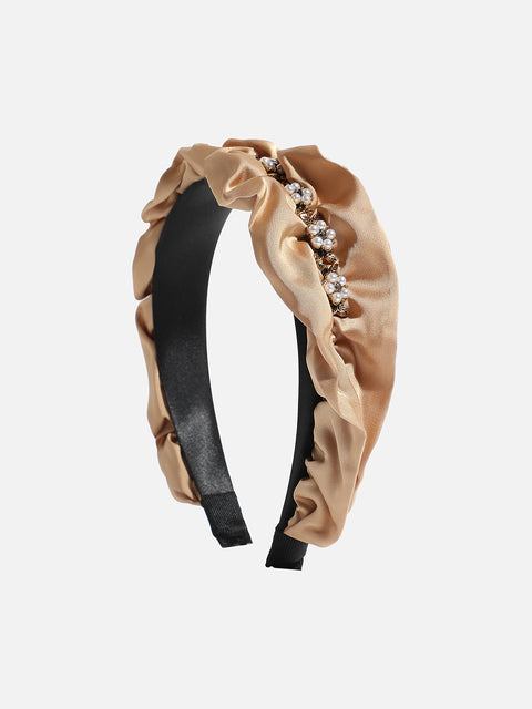Shimmering Elegance: Accentuating Hair with an Embellished Hairband