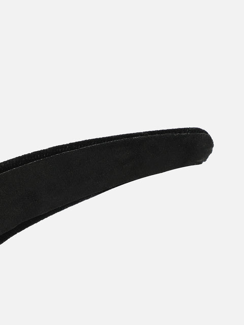Fashionably Adorned: The Embellished Hairband Statement