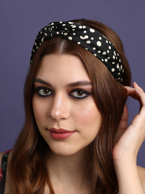 Glittering Accessory: The Embellished Hairband of Glamour