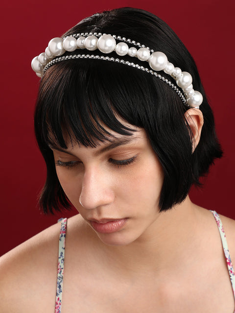 Glistening Charm: Accentuating Style with an Embellished Hairband