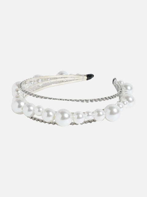 Glistening Charm: Accentuating Style with an Embellished Hairband