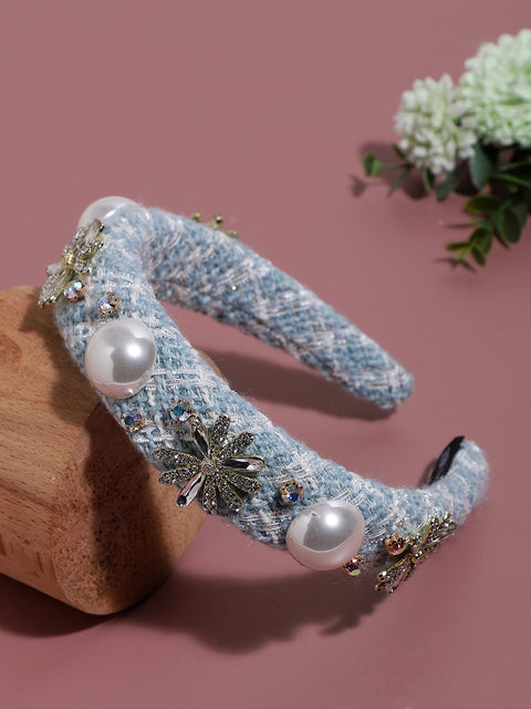 Dazzling Delight: Elevating Style with an Embellished Hairband