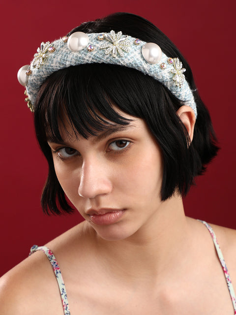 Dazzling Delight: Elevating Style with an Embellished Hairband