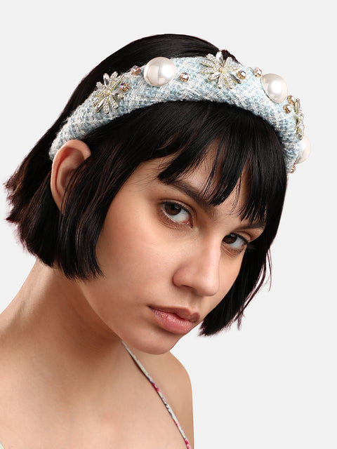 Dazzling Delight: Elevating Style with an Embellished Hairband