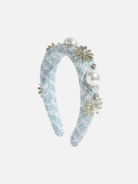 Dazzling Delight: Elevating Style with an Embellished Hairband