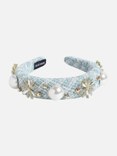 Dazzling Delight: Elevating Style with an Embellished Hairband
