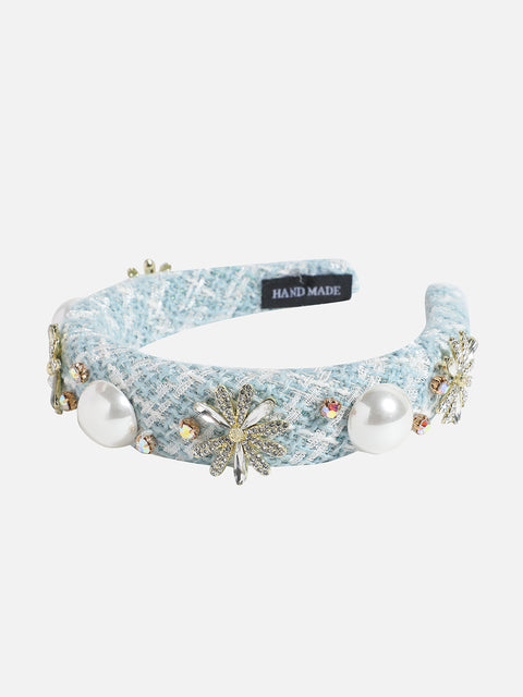 Dazzling Delight: Elevating Style with an Embellished Hairband