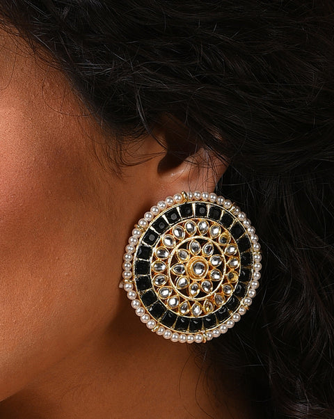Women Black Kundan Round Stud Earrings